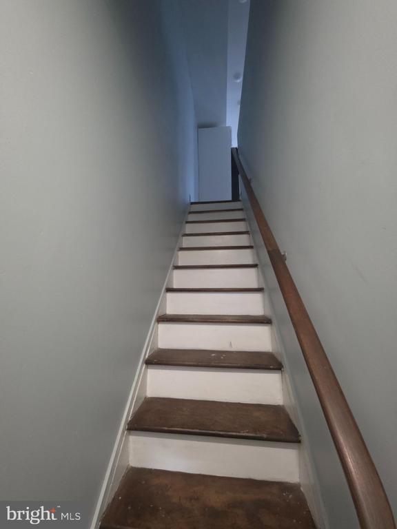 Building Photo - 1135 W Somerset St