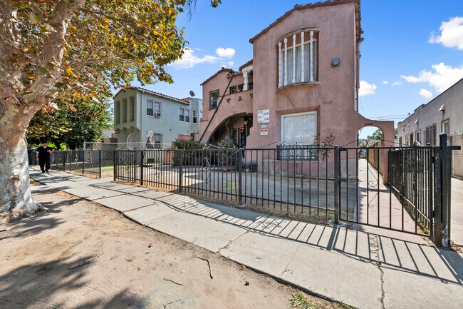 Building Photo - 1050 57th St