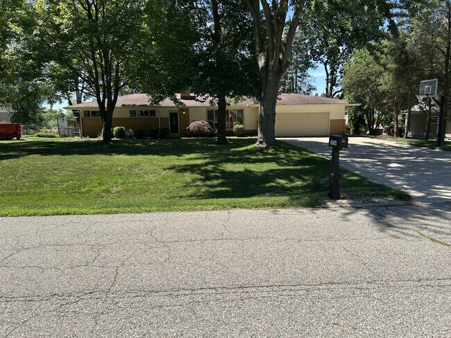 Primary Photo - 3754 Hi Villa Dr