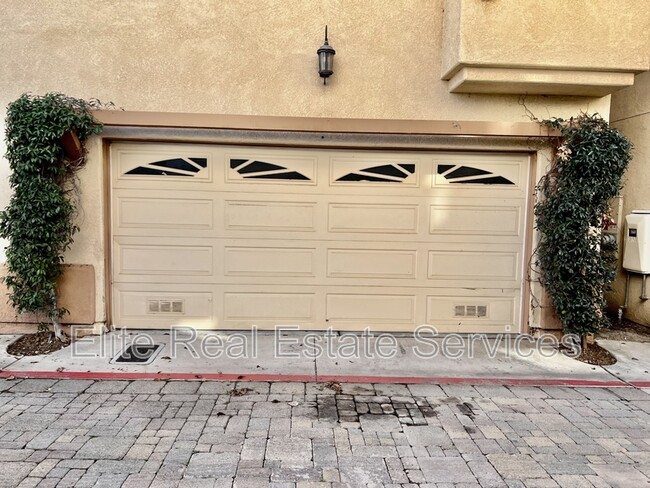 Building Photo - 750 Broadway