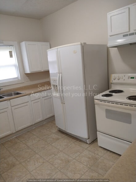 Building Photo - 4052 N Park Ave