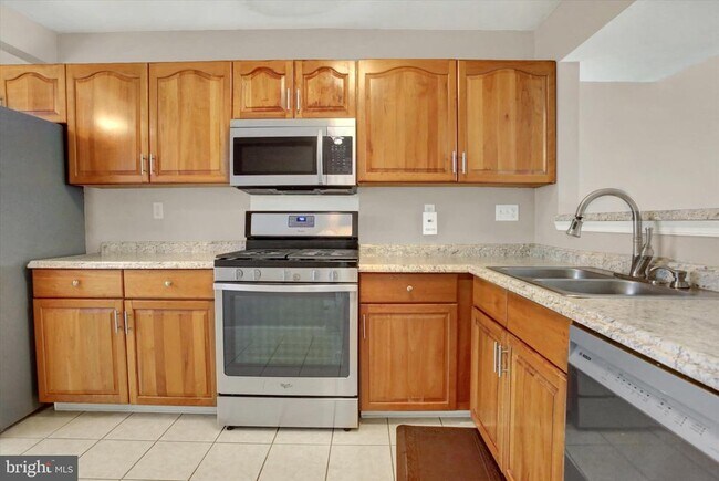 Building Photo - 6444 Terrace Ct