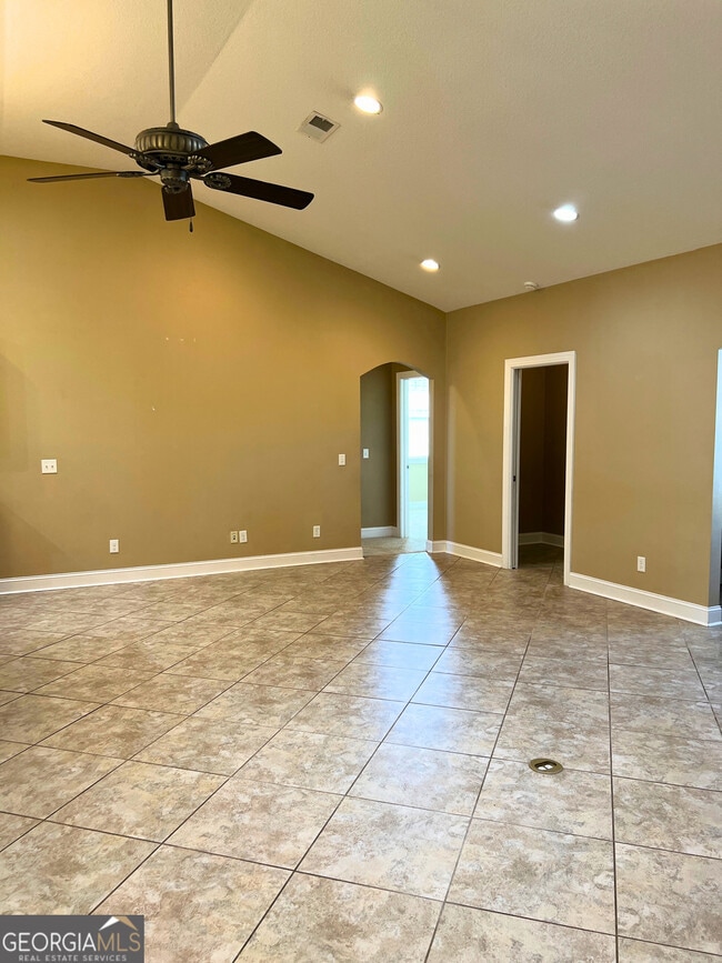 Building Photo - 129 Oarsman Crossing