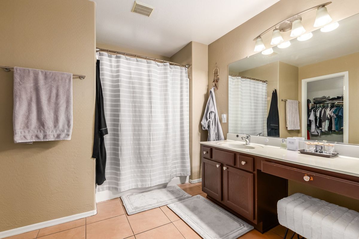 Master Bath - 2213 S 65th Dr