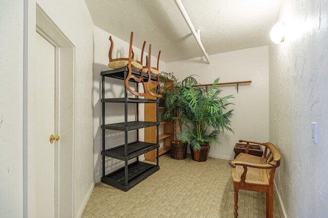 Building Photo - 17 Heron Dr