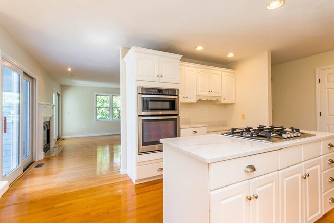 Building Photo - 24 Longshank Cir