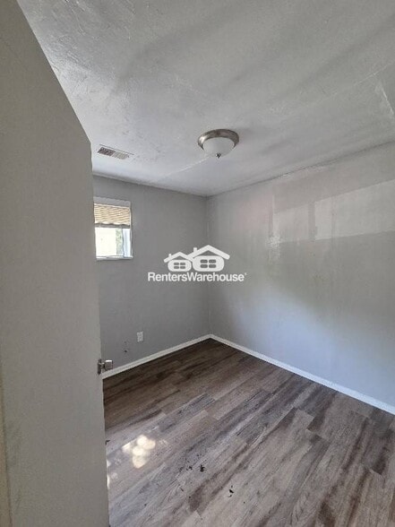 Building Photo - 10321 Earl Dr