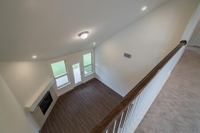 Building Photo - 7633 Spring Dr