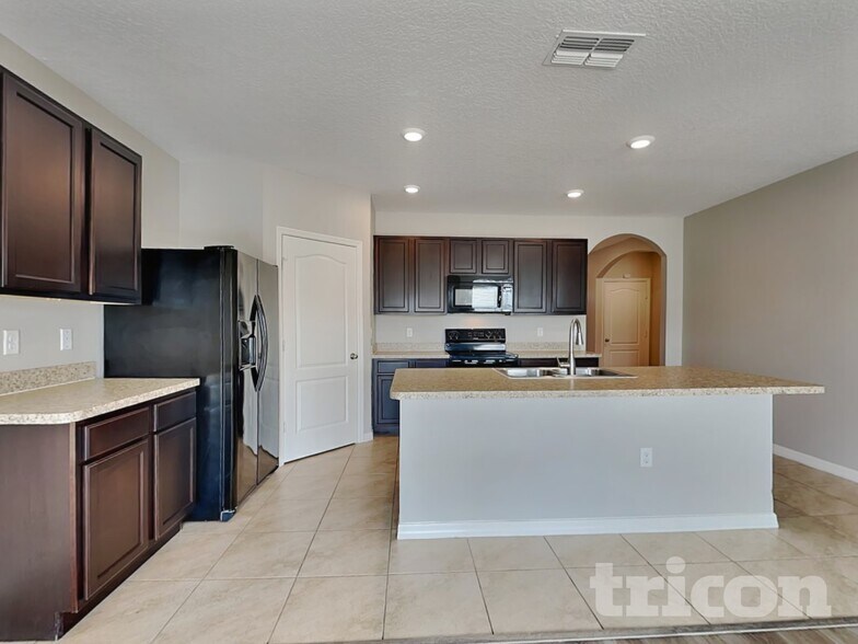 Building Photo - 935 Summer Glen Dr