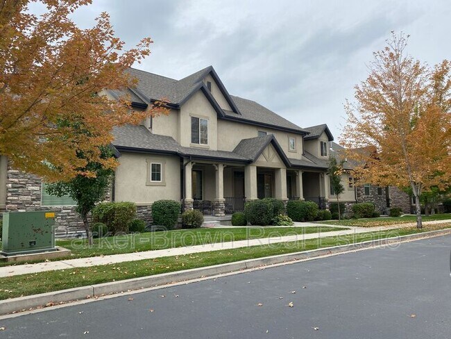 Primary Photo - 5561 W Pkwy W