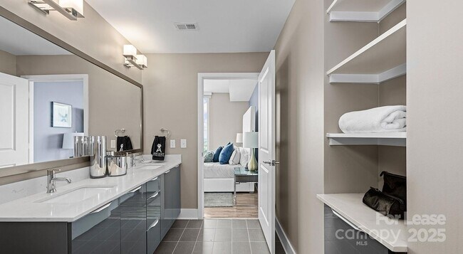 Building Photo - 225 S Poplar St