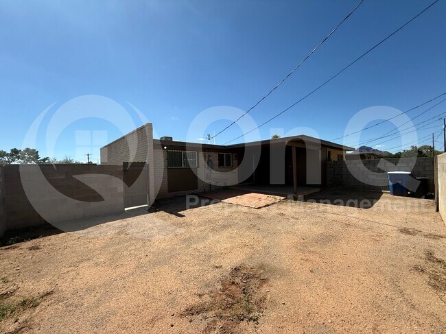 Building Photo - 1826 W Dominy Rd