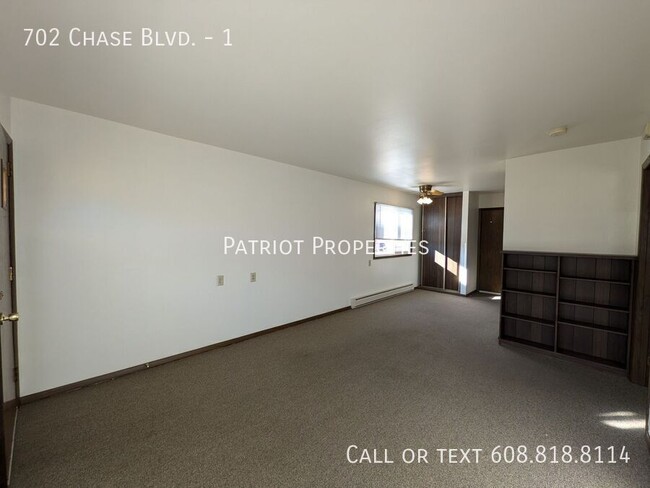 Building Photo - 1 bedroom/ 1 bath apartment in Sun Prairie...