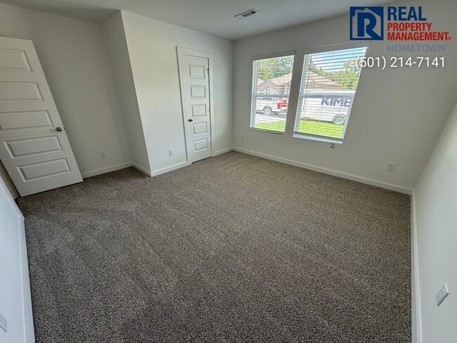 Building Photo - 110 E Fredonia Ct