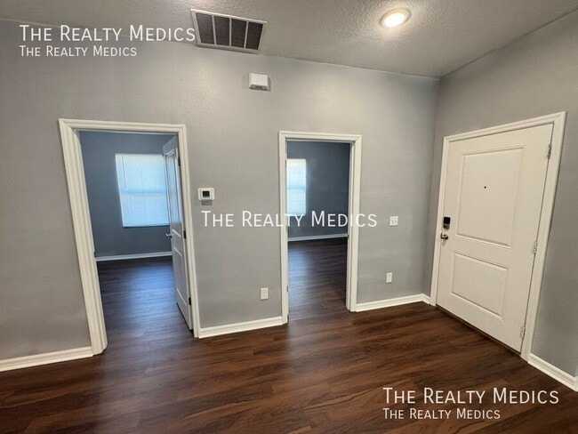 Building Photo - 1999 Marshall St