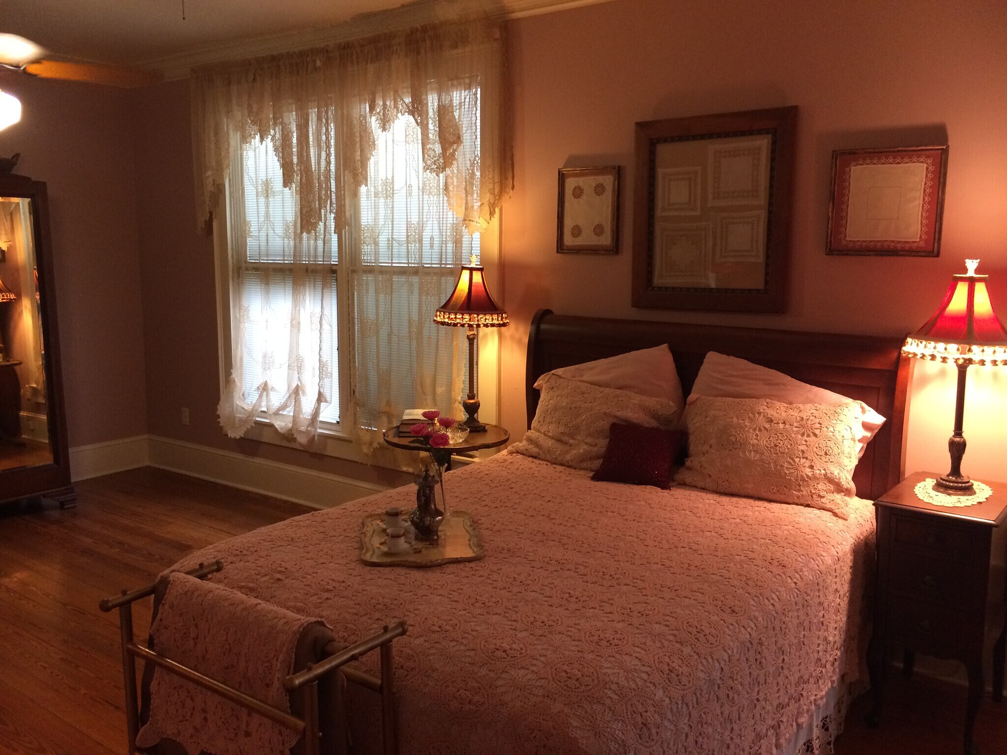 QUEEN SIZE BED - 400 Millaudon St