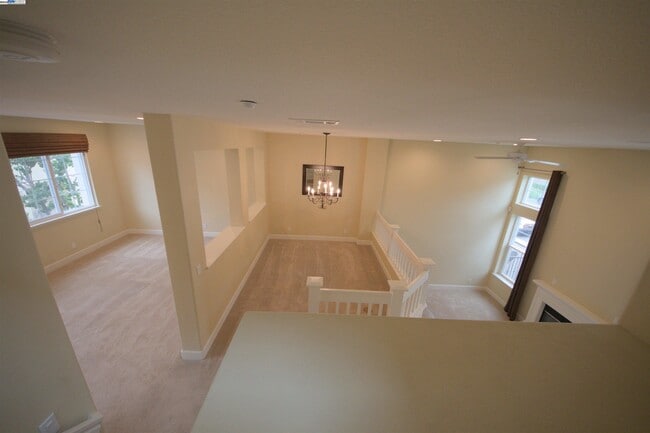Building Photo - 1067 Green St