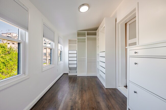 Building Photo - 2726 10th St NE