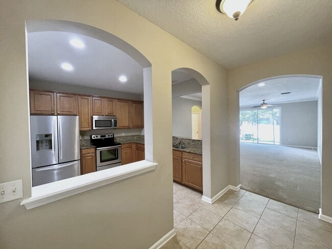 Building Photo - BEAUTIFUL 3/2.5 Hillcrest Townhome with ov...
