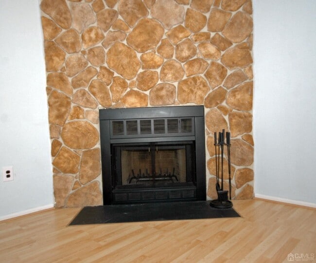 Building Photo - 48 Astor Ct