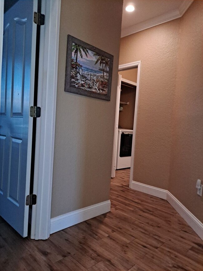 Building Photo - 3BR 2BA BOUCHELLE ISLAND GROUND FLOOR COND...