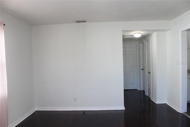 Building Photo - 515 Druid St