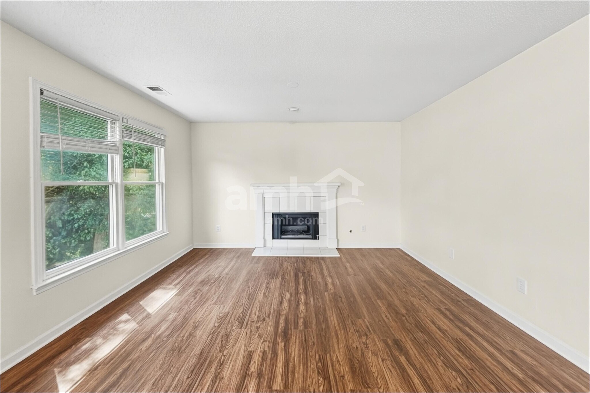 Building Photo - 1121 Lauren Way