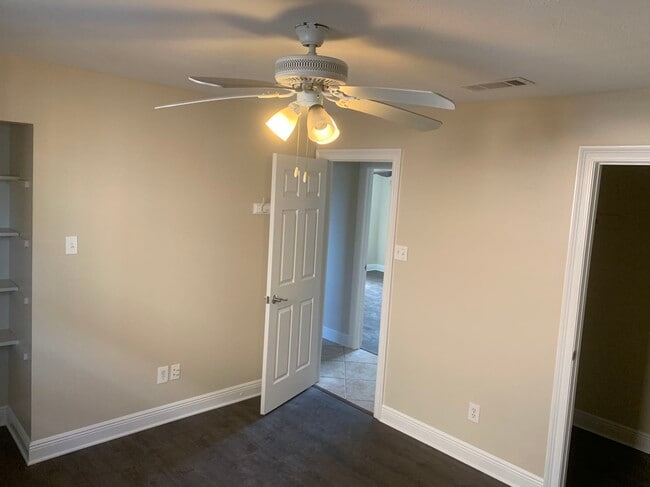 Building Photo - 4945 Avron Blvd