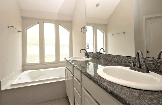 Building Photo - 3735 Tidalwood Dr