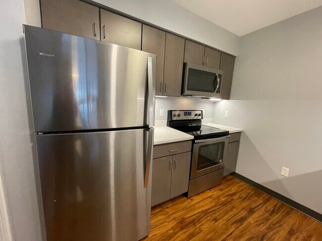 Building Photo - 15 E Ridge Dr