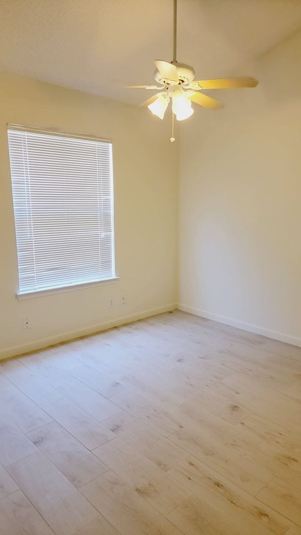 Building Photo - Lovely 3 bedroom 2 bath located in West El...