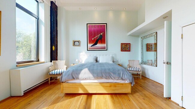 Building Photo - 1255 5th Ave