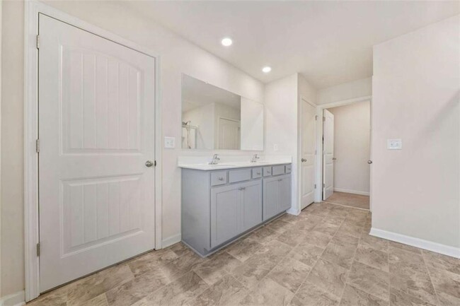 Building Photo - 826 Bentley Dr
