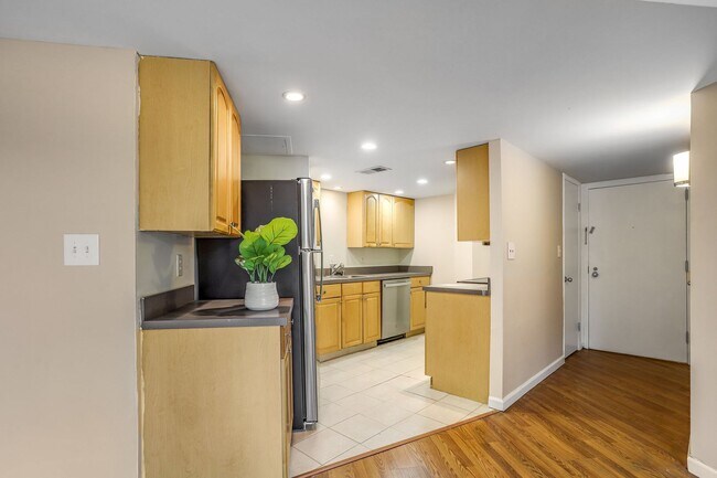 Primary Photo - 1 Bedroom Meridian Hill Oasis - Between Ad...