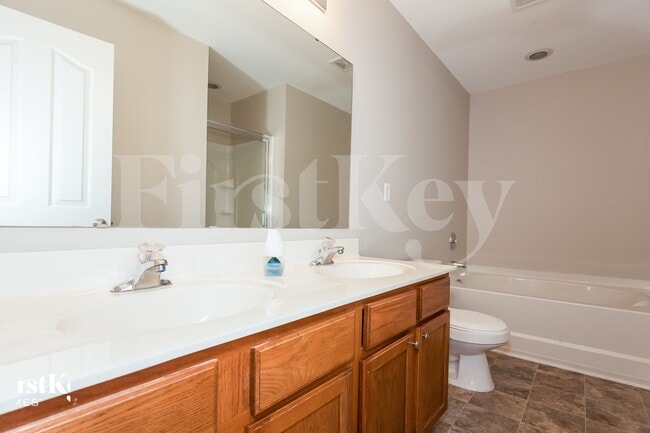 Building Photo - 1737 Larne Cir
