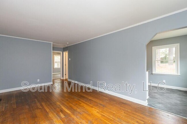 Building Photo - 1729 Dallas St