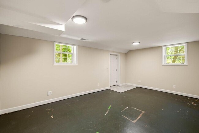 Building Photo - 2646 Caladium Dr NE
