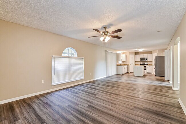 Building Photo - 117 Sterling Pine St