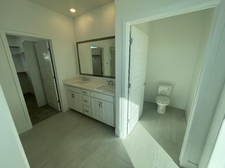 Building Photo - 4803 Lukella Dr