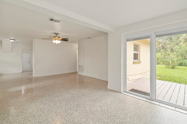 Building Photo - 1144 44th St