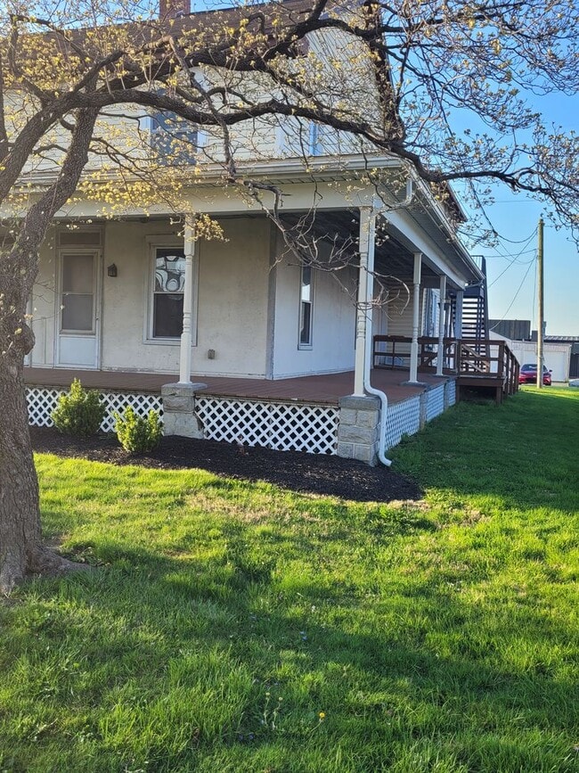 Building Photo - 984 W Main St