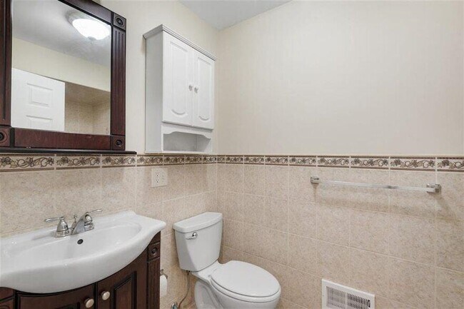 Building Photo - 150 Congress St