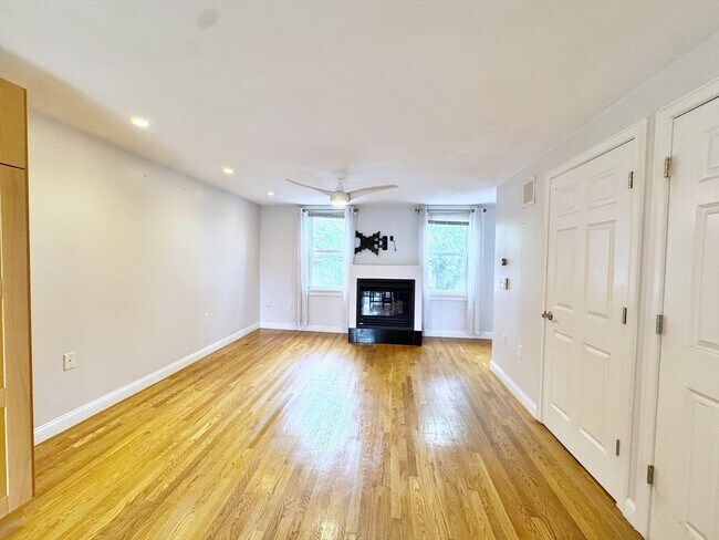 Building Photo - 364 Sumner St