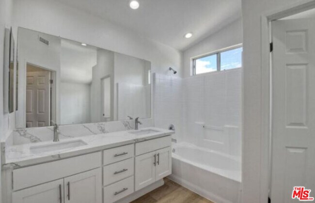 Building Photo - 1817 Calypso Dr