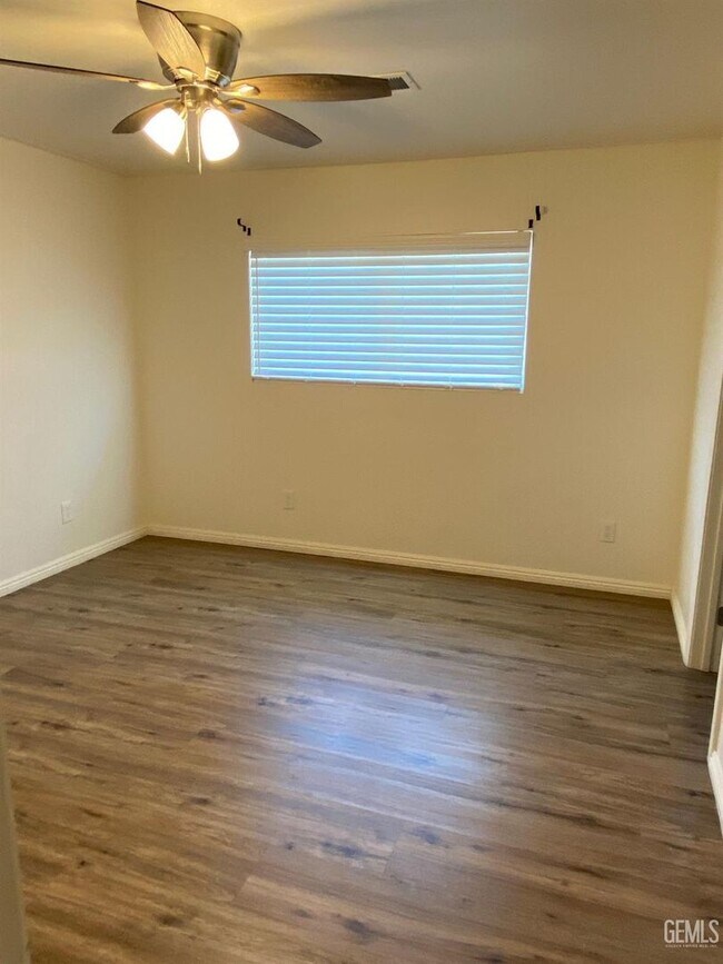 Building Photo - 3805 Phaffle Dr