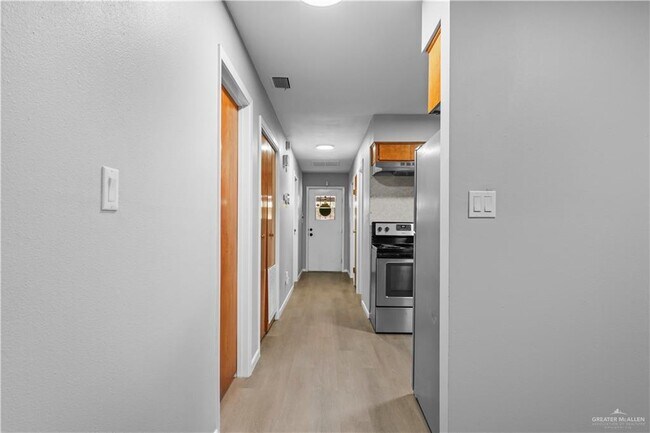 Building Photo - 401 N 41st St