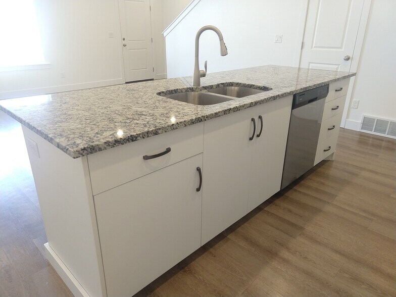 Building Photo - 335 S 1540 E