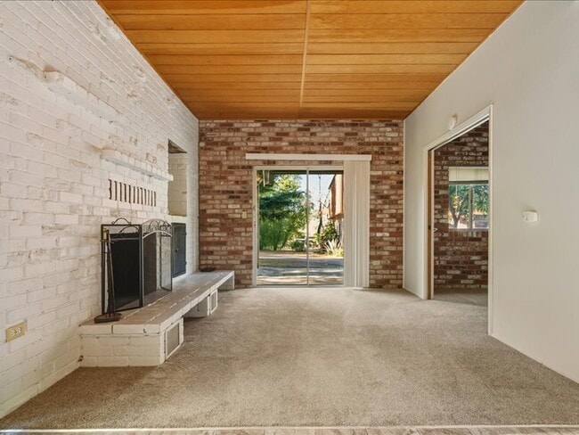 Building Photo - 1863 Bailhache Ave