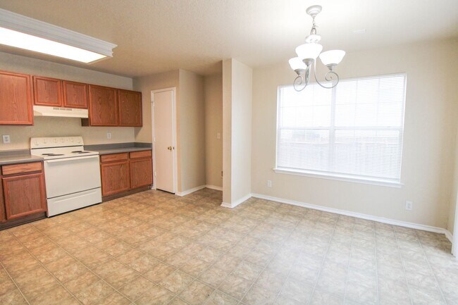 Building Photo - 16122 Branching Oaks