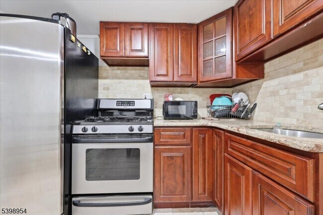 Building Photo - 67 Norwood Ave